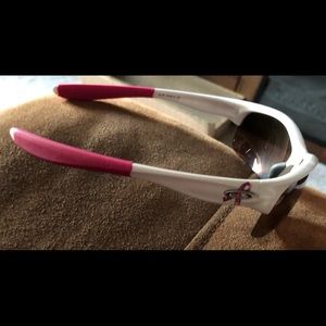Oakley woman’s sunglasses